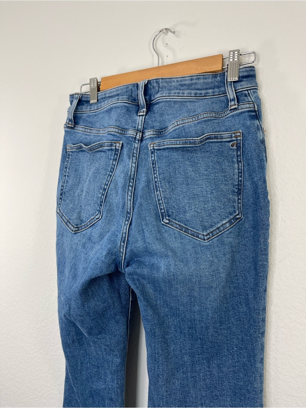 Madewell Curvy Kick Out Crop Jean in Oneida Wash size 28 - Picture 4 of 10